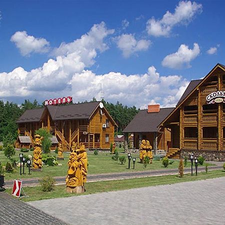 Hotel And Restaurant Complex Skolmo Klevanʼ Exterior foto